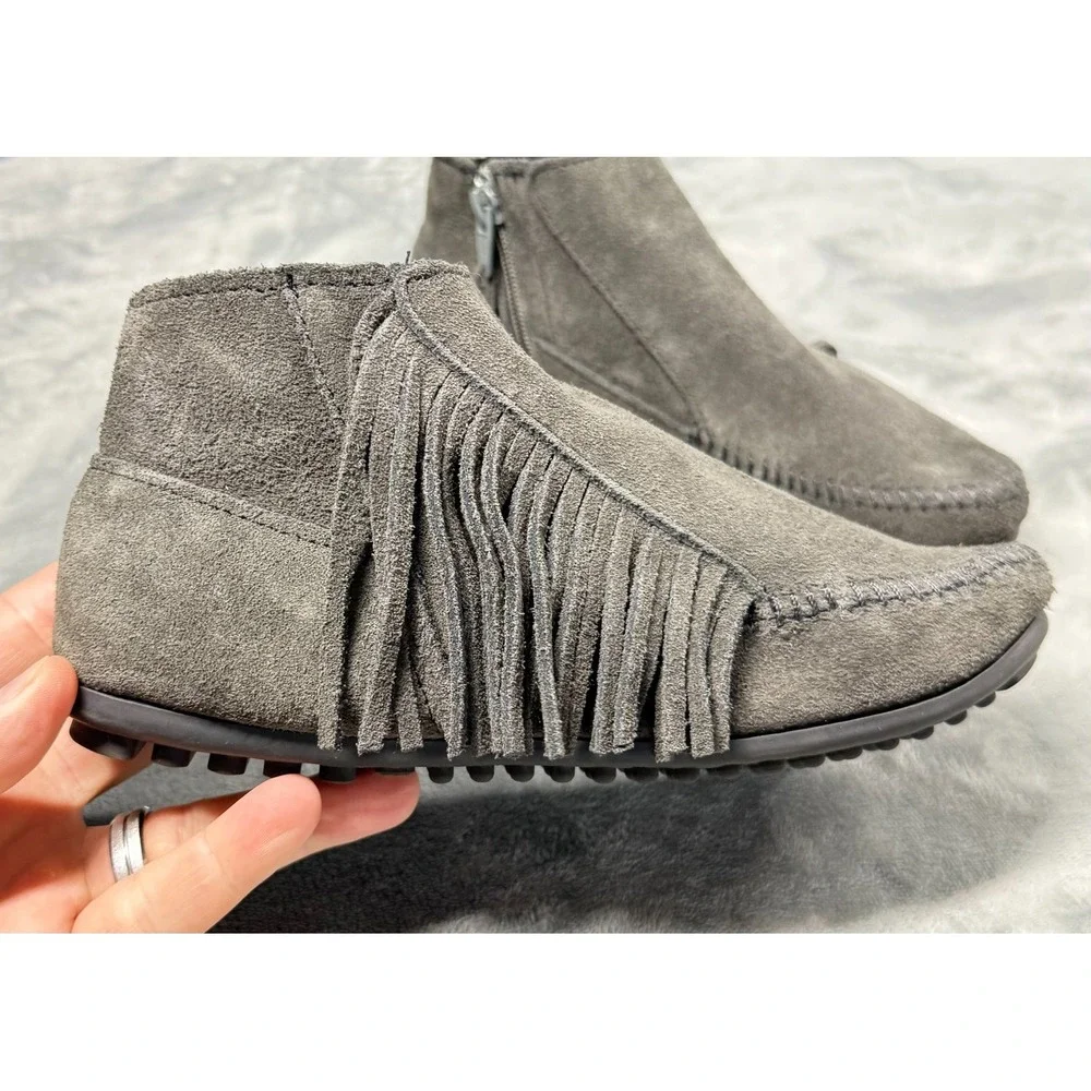 Minnetonka Boots Womens 5.5 Gray Suede Fringe Ankle Moccasin Zip